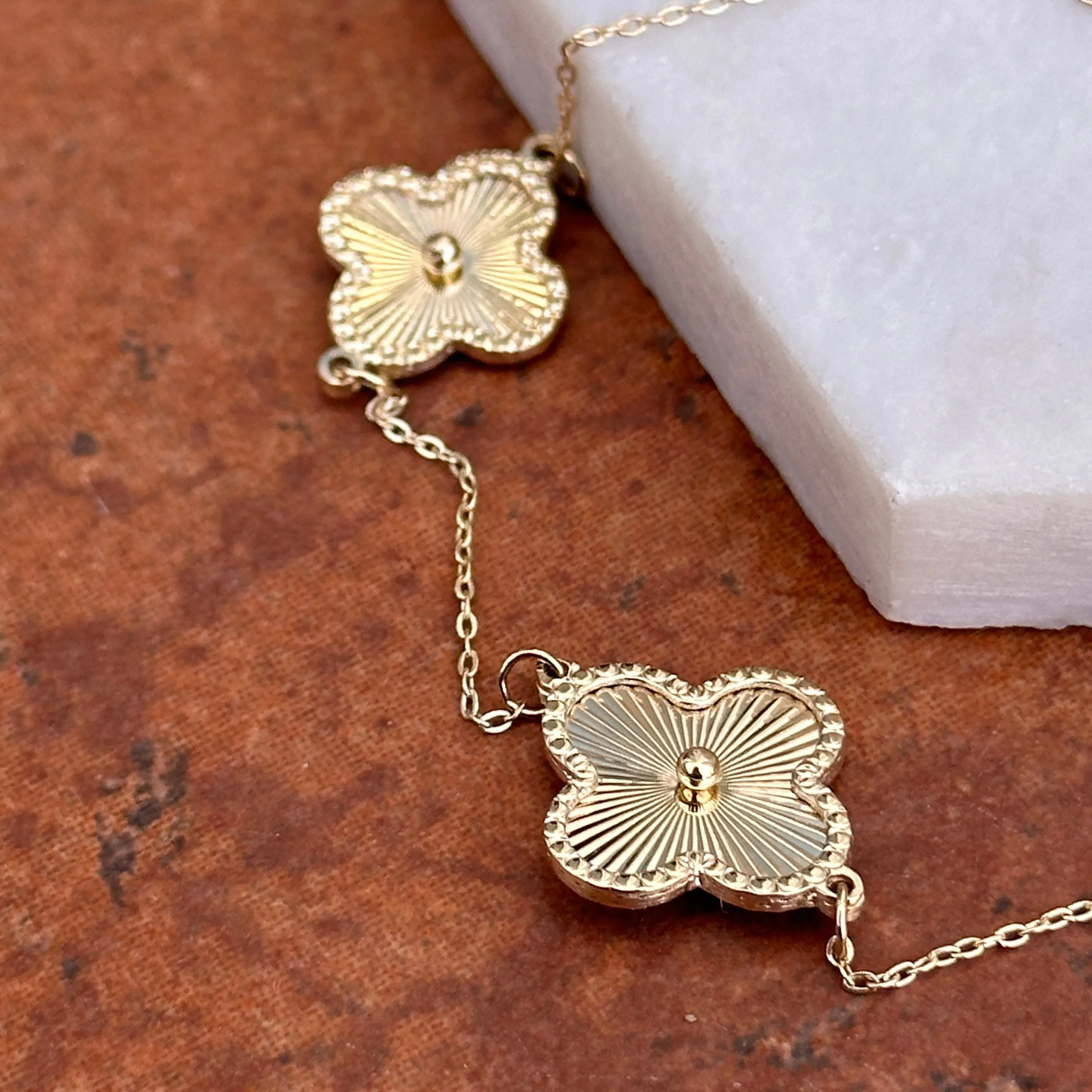 14KT Yellow Gold Ribbed Detail Clover Station Bracelet