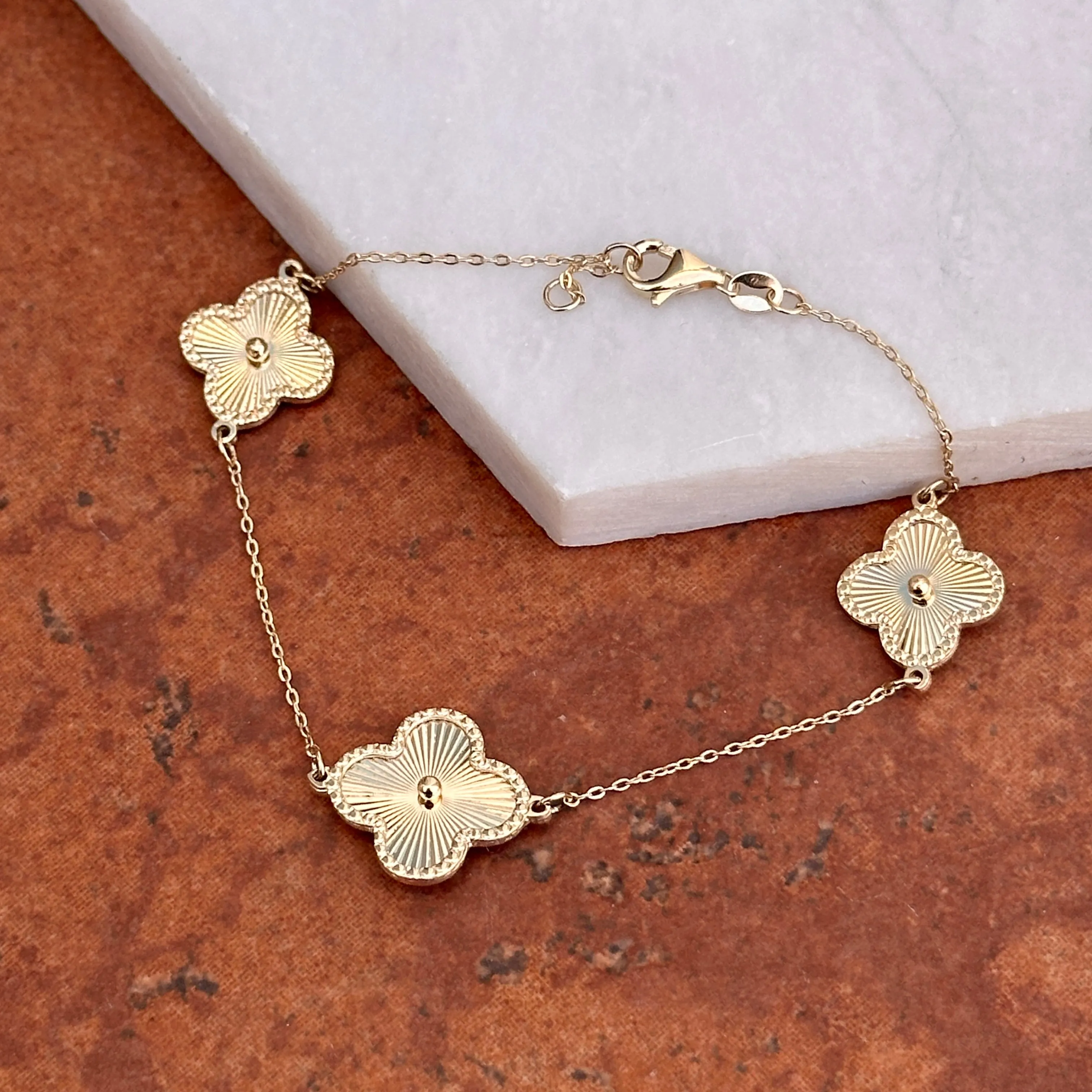 14KT Yellow Gold Ribbed Detail Clover Station Bracelet