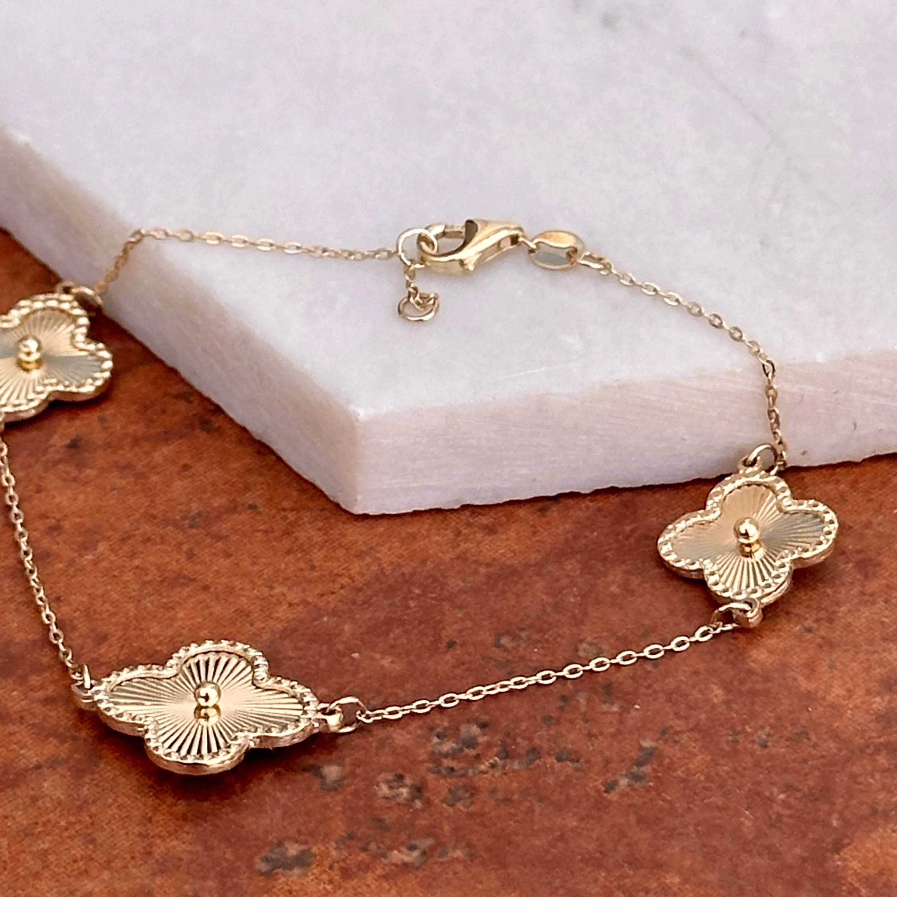 14KT Yellow Gold Ribbed Detail Clover Station Bracelet
