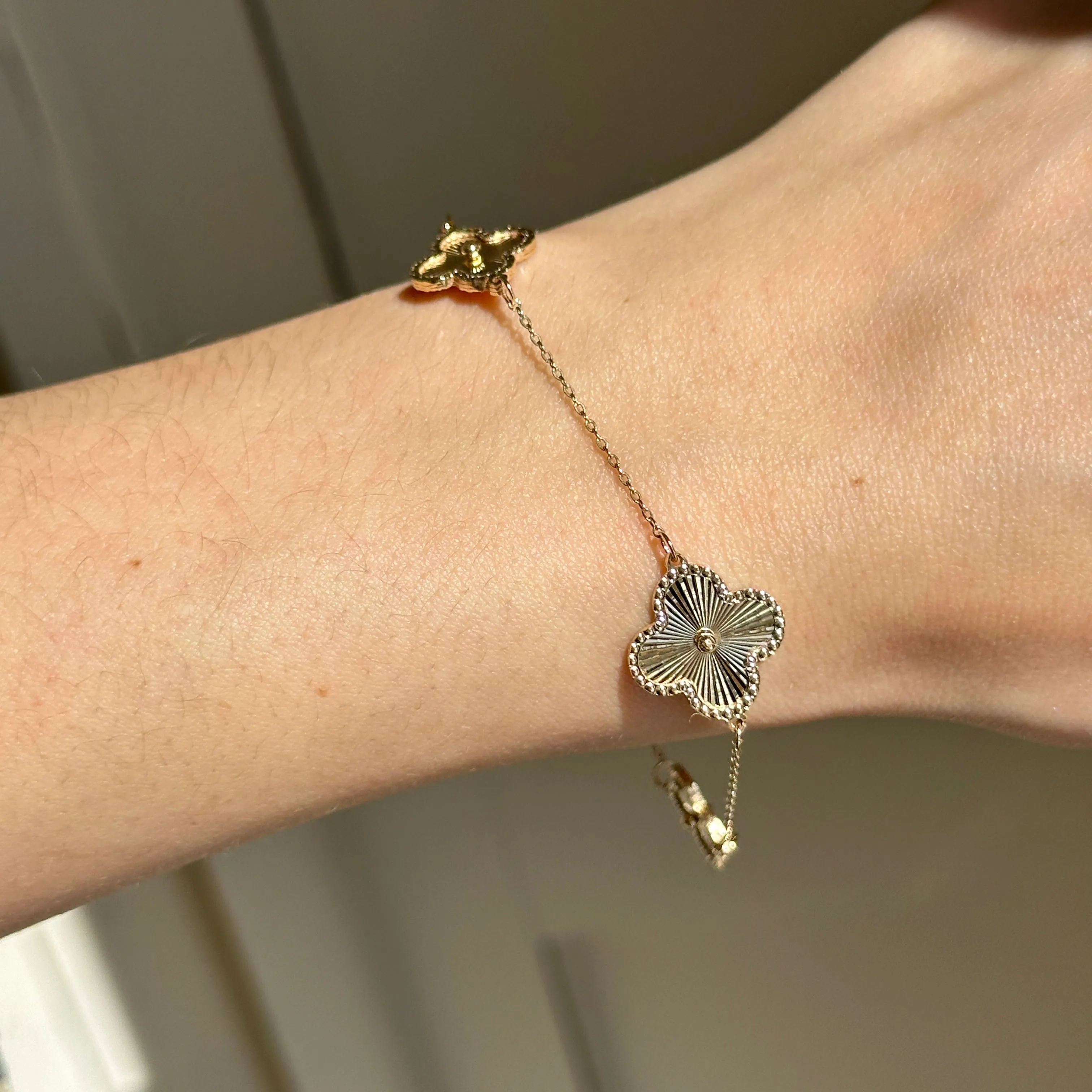 14KT Yellow Gold Ribbed Detail Clover Station Bracelet