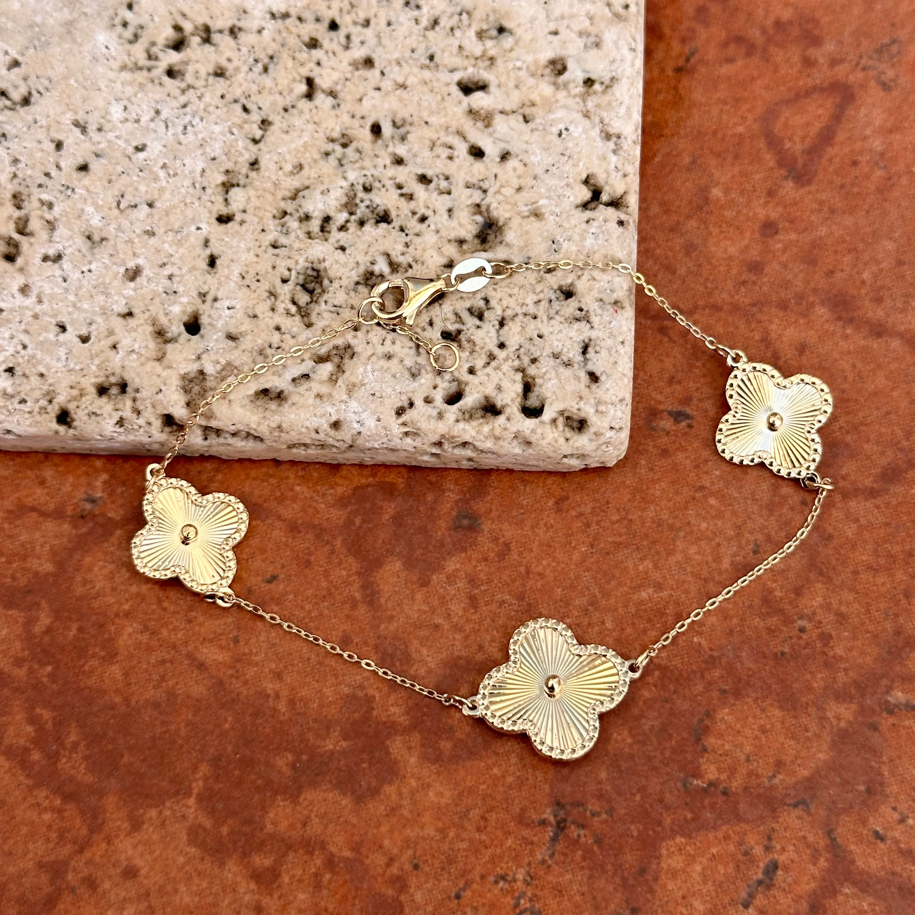 14KT Yellow Gold Ribbed Detail Clover Station Bracelet