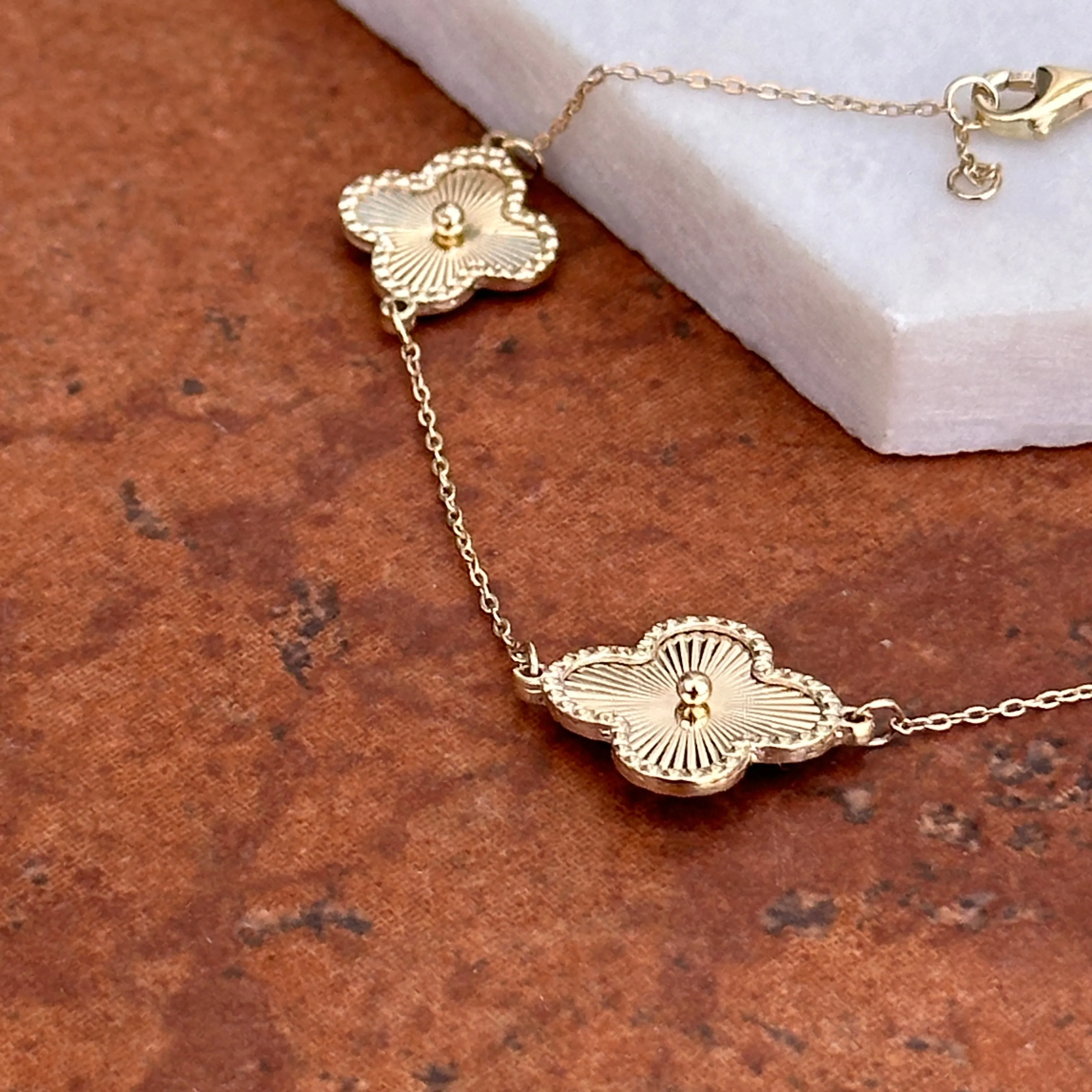 14KT Yellow Gold Ribbed Detail Clover Station Bracelet