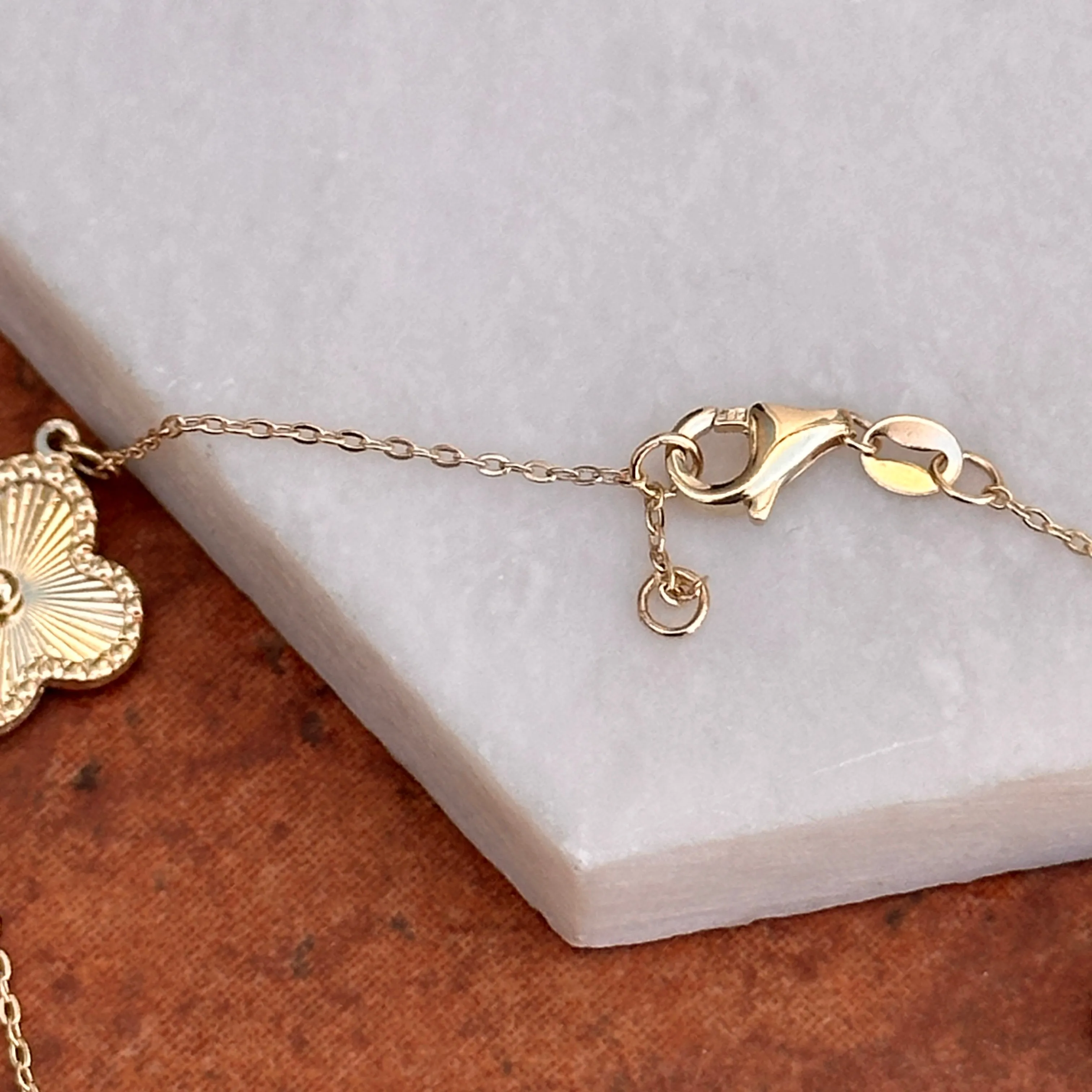 14KT Yellow Gold Ribbed Detail Clover Station Bracelet