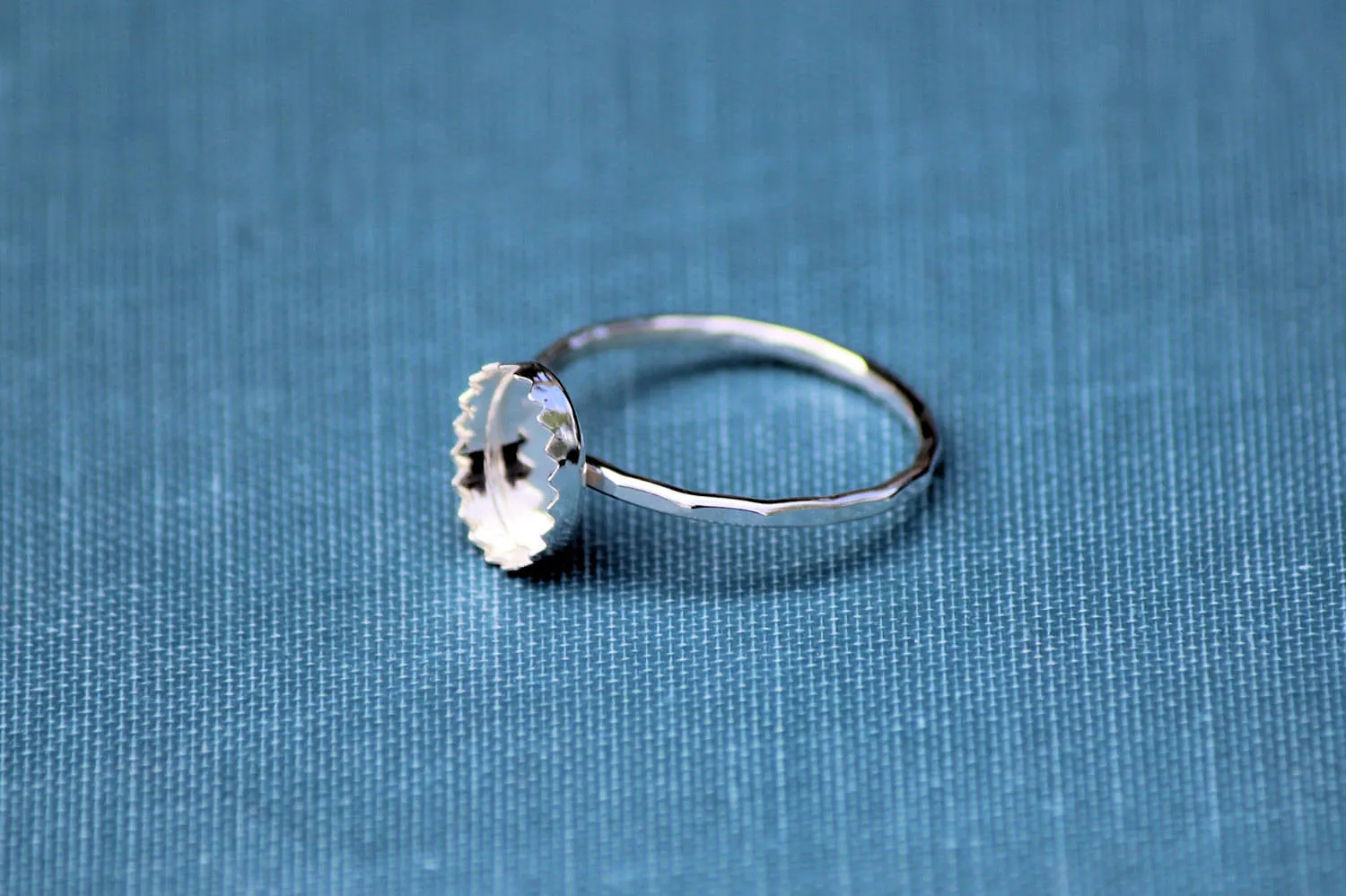 9x7mm Oval Serrated Bezel Thin Ring blank