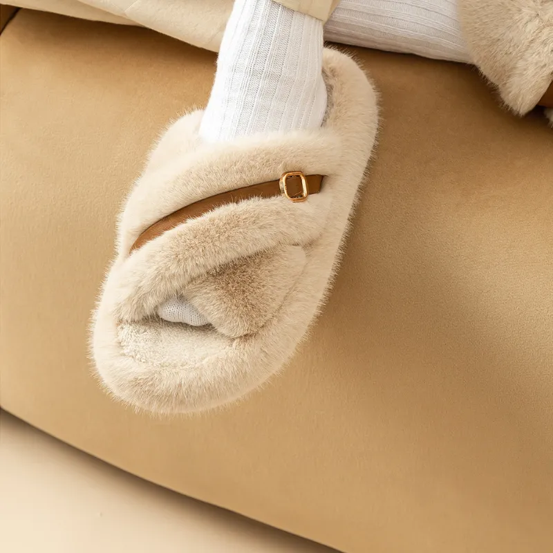 Cozy Luxe Slippers – Your Ultimate Winter Comfort!