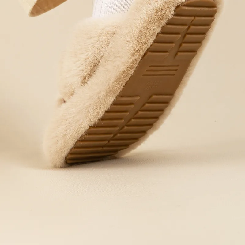 Cozy Luxe Slippers – Your Ultimate Winter Comfort!