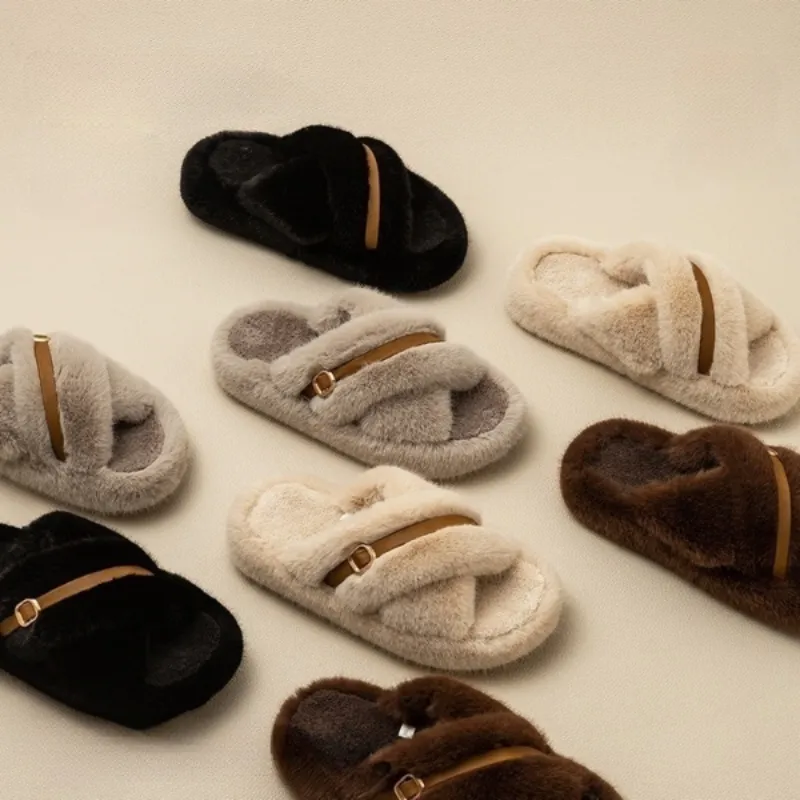 Cozy Luxe Slippers – Your Ultimate Winter Comfort!