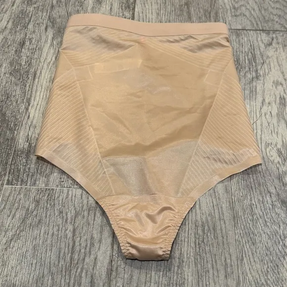 NWOT SPANX nude Thinstincts 2.0 High-Waist Shaping Thong