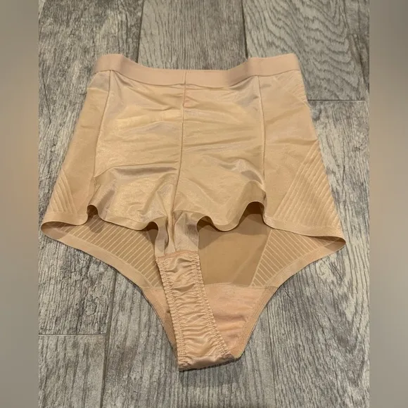 NWOT SPANX nude Thinstincts 2.0 High-Waist Shaping Thong