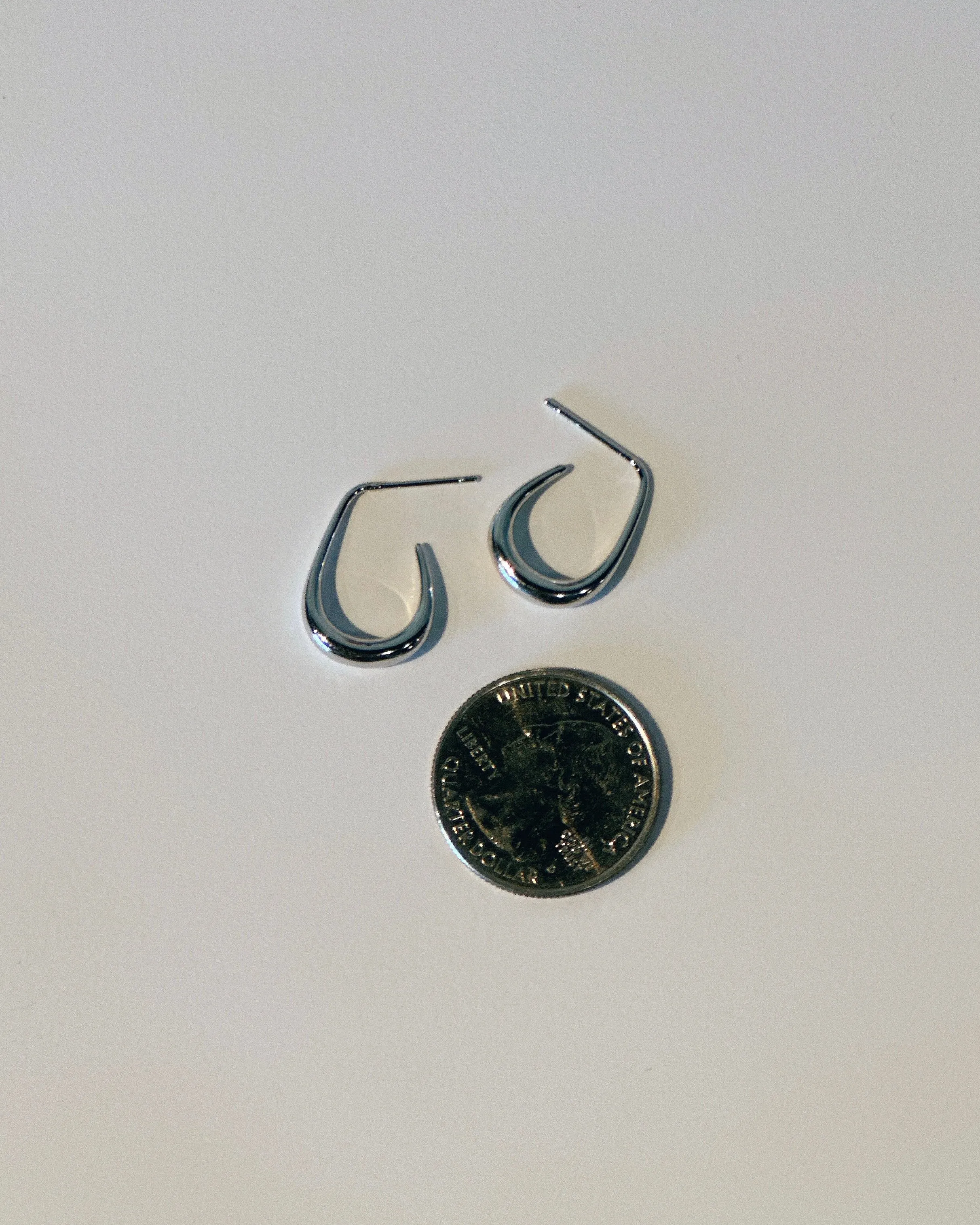 Thin Graduated Hoop Earrings
