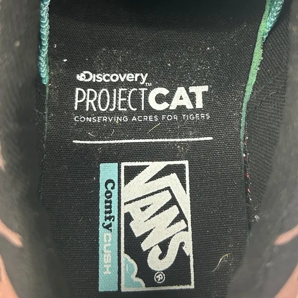 Vans x Discovery Inc Comfycush Project Cat Sneakers - Men's 9.5/Women's 11!