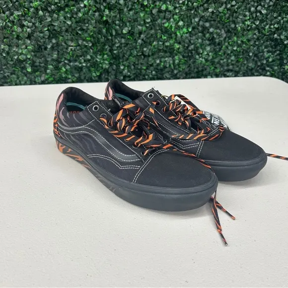 Vans x Discovery Inc Comfycush Project Cat Sneakers - Men's 9.5/Women's 11!