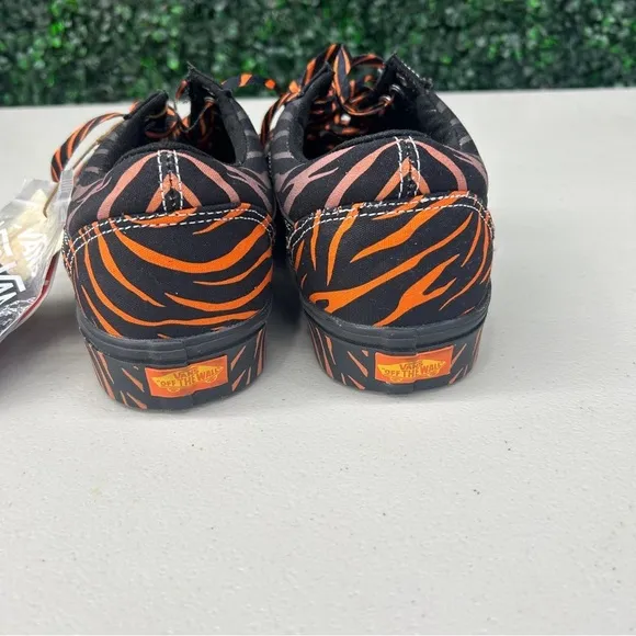 Vans x Discovery Inc Comfycush Project Cat Sneakers - Men's 9.5/Women's 11!