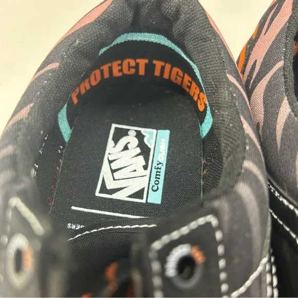 Vans x Discovery Inc Comfycush Project Cat Sneakers - Men's 9.5/Women's 11!