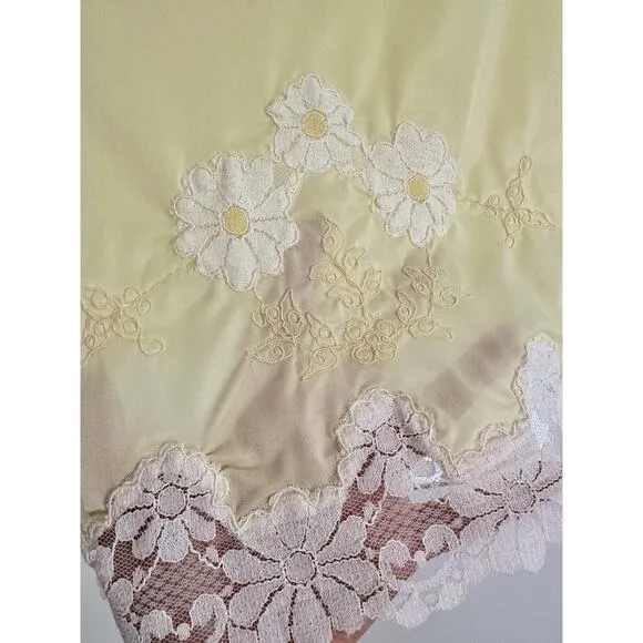 Vintage Yellow Daisy Embroidered Nylon Lace Half Slip Skirt