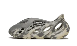 Yeezy Foam RNNR MXT Moon Gray